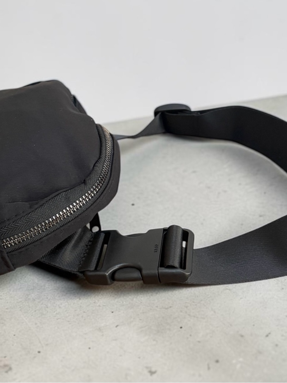 Women’s Black Fanny Pack / Waist Belt / Travel Pouch - Unbranded! One Size! - Picture 6 of 8